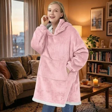 VERK Deka s rukávy a kapucí Huggle Hoodie – růžová